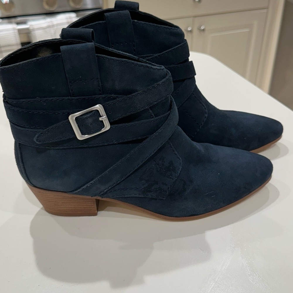Nine West Women's Lairah Ankle Booties 10 navy suede EUC worn 2x stack boot heel